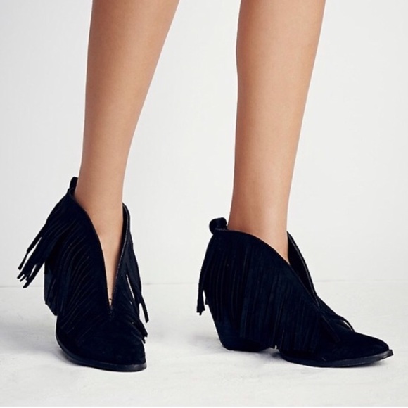 NIB Black Distressed Fringe Top Split Boho Bootie - Picture 3 of 8